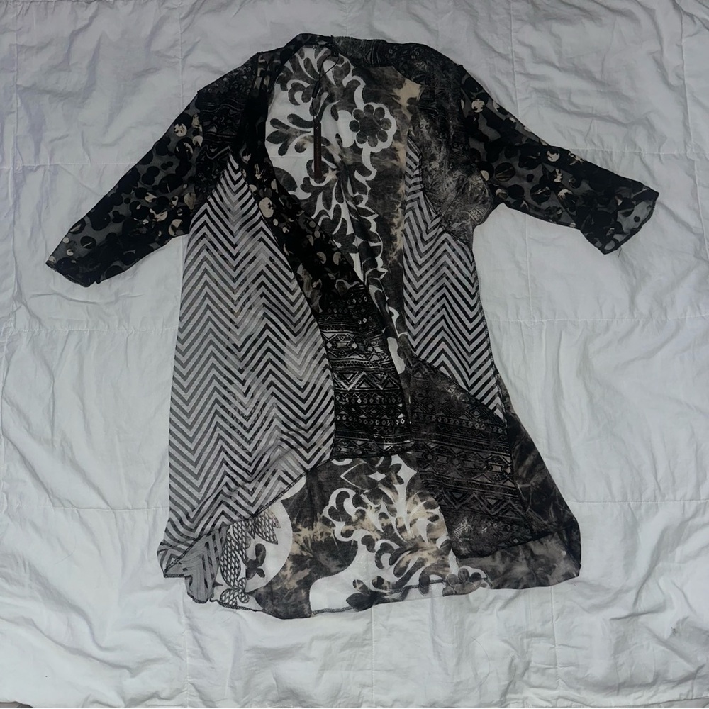 Black and White Patterned Women's Top